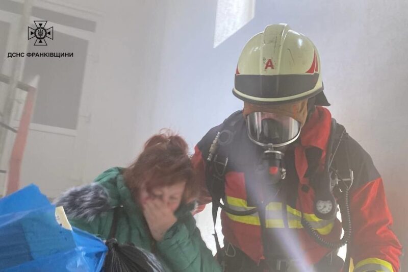 В Івано-Франківську стався вибух в офісі, є постраждалі