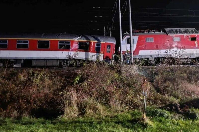 Вдруге за місяць: у Словаччині зіткнулися поїзди