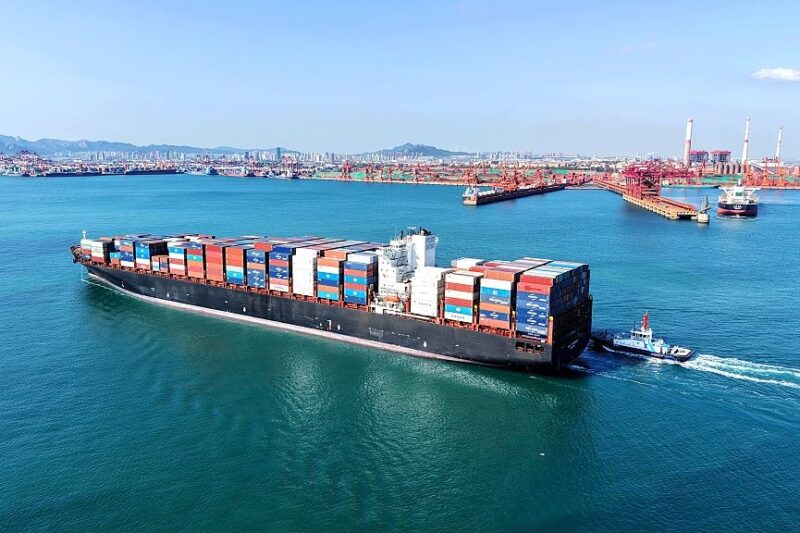 Вплив санкцій: експорт з Китаю в РФ рекордно обвалився