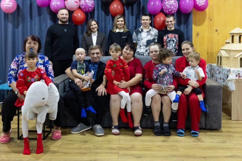 Олена Зеленська спільно з командою Фундації відвідала велику прийомну родину на Полтавщині
