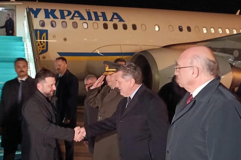 Зеленський прибув в Анкару, де його зустрів Умєров