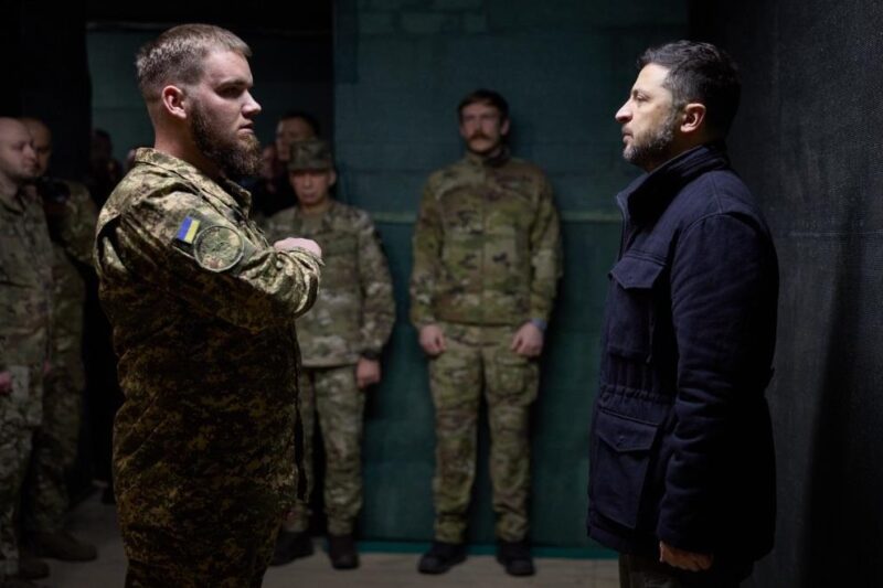 Зеленський зустрівся з воїнами Азову на Донеччині