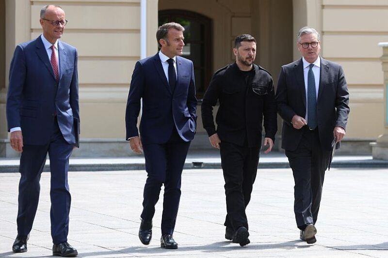 ЗМІ: Київ і ЄС прагнуть переписати “мирний план”