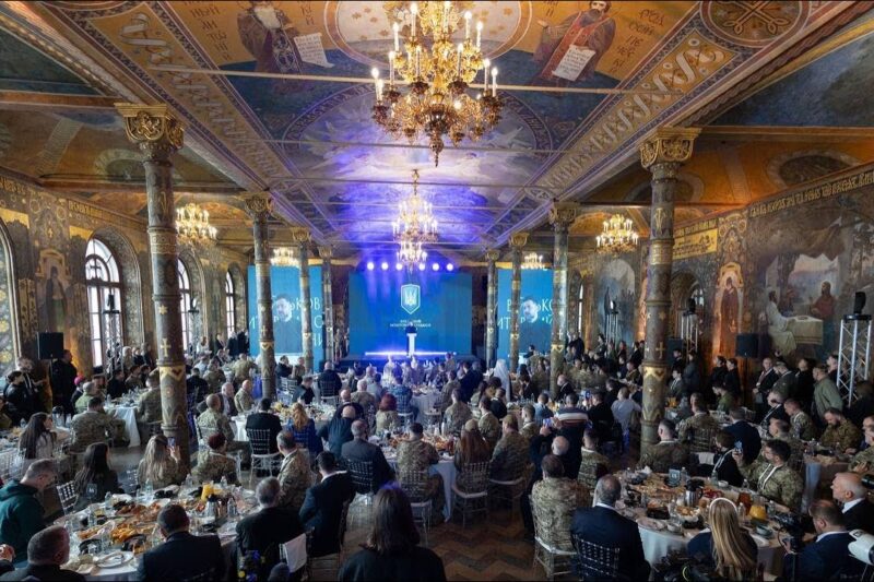 Володимир Зеленський звернувся до учасників військового молитовного сніданку