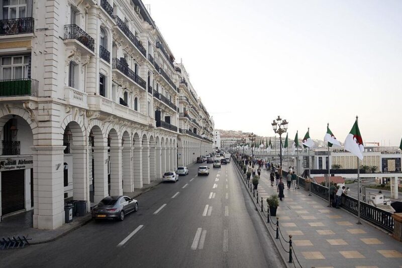 Алжир вимагає у Франції репарації “за злочини колоніалізму”