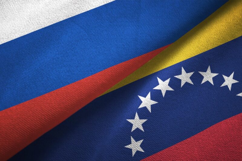 AP: РФ почала евакуацію сімей співробітників посольства у Венесуелі