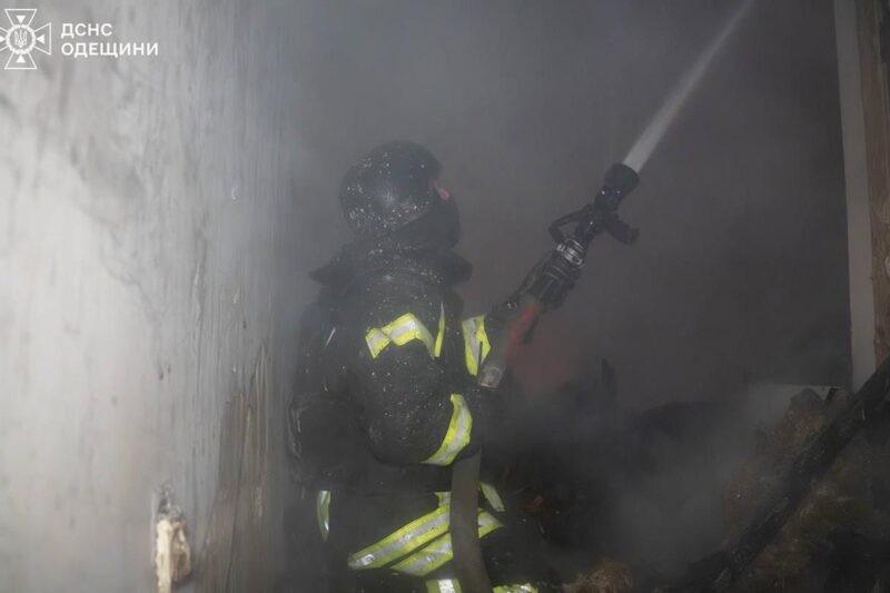 Атака на Одесу: пошкоджено ліцей та житловий будинок