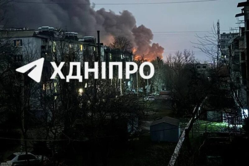 Новини України - Атака РФ: Дніпро після вибухів накрив чорний дим