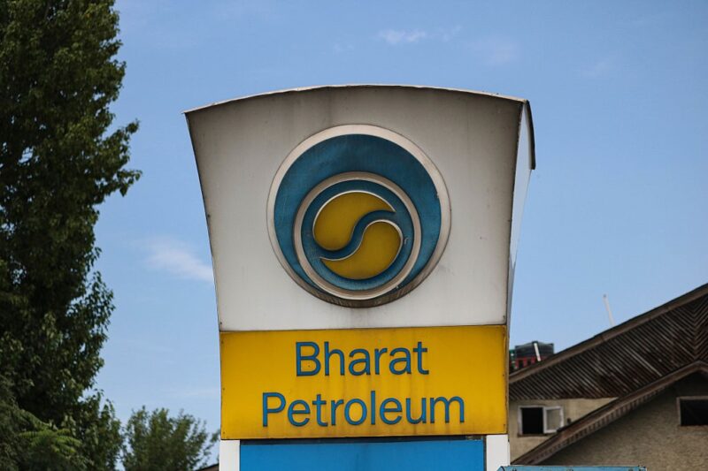 Більшість великих НПЗ Індії почали скуповувати нафту – ЗМІ