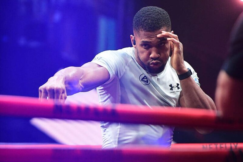 Джошуа говорить про необхідність зробити передих, аби зрозуміти, що до чого