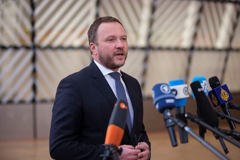 Естонія пообіцяла вбивати “зелених чоловічків” з РФ