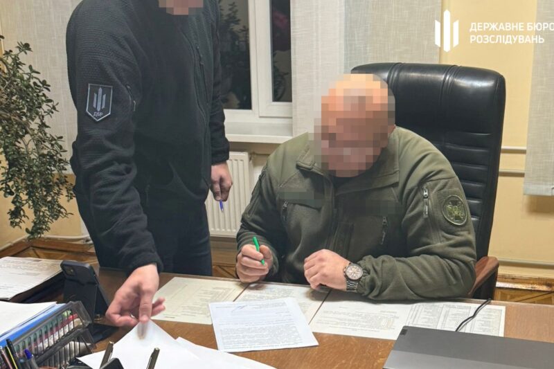 Керівника виправного закладу Хмельниччини підозрюють у вимаганні “відкатів”