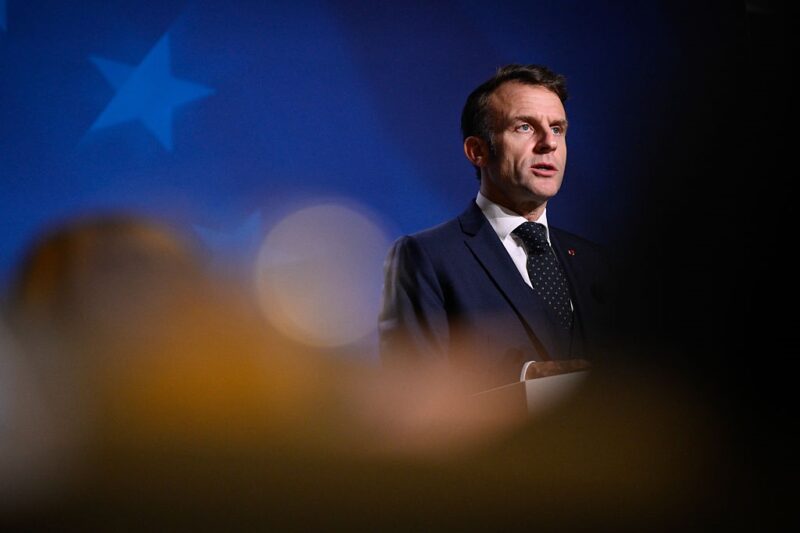 Коаліція охочих продовжить роботу у січні – Макрон