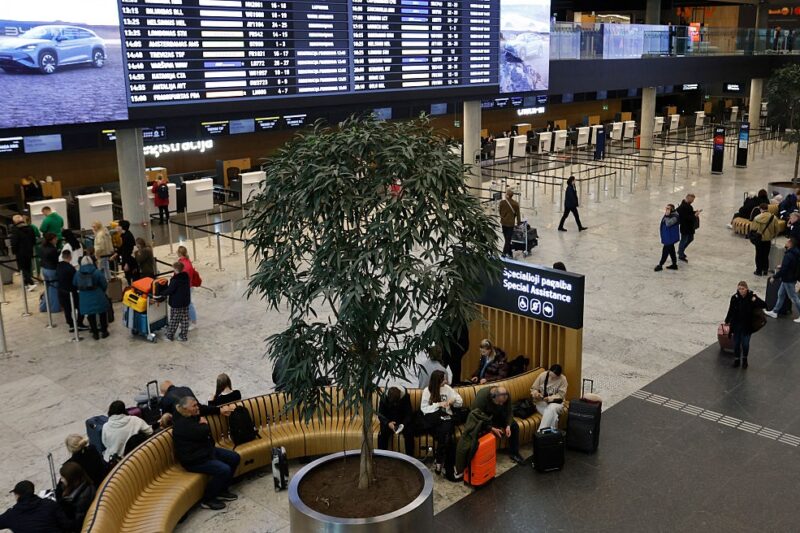 Литва розглядає перенесення авіарейсів через метеокулі