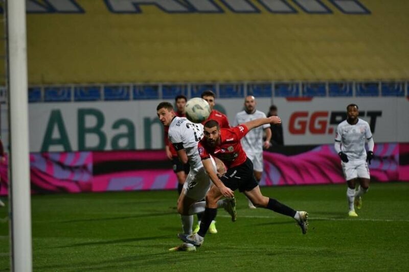 Луганська Зоря в домашньому матчі мінімально переграла Карпати