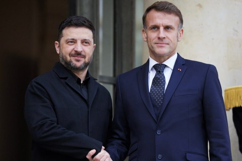 Макрон зателефонував Зеленському: про що говорили