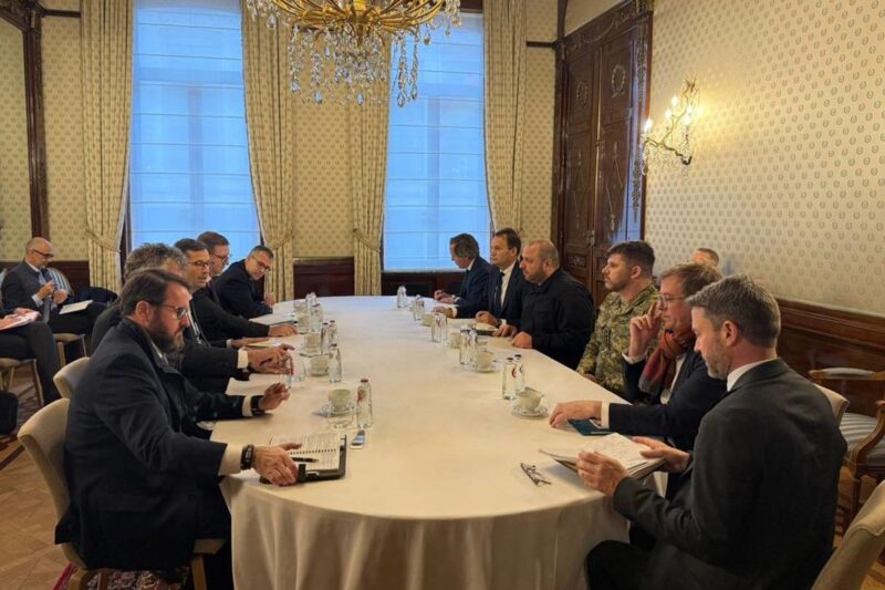 Мирна угода: Умєров провів переговори в Європі