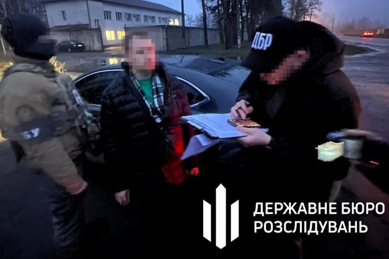 На Чернігівщині прокурора спіймали на хабарі