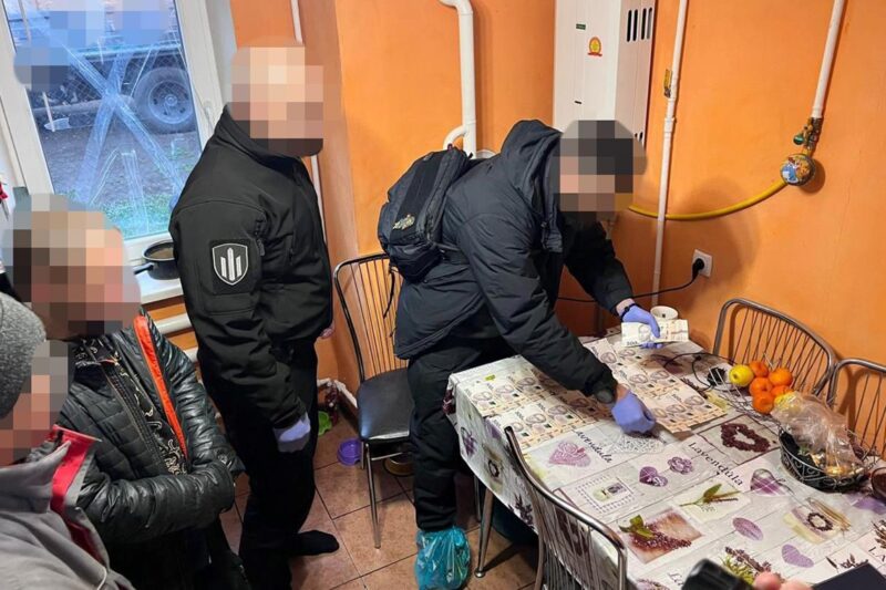 На Донеччині дилер намагався продавати наркотики військовим