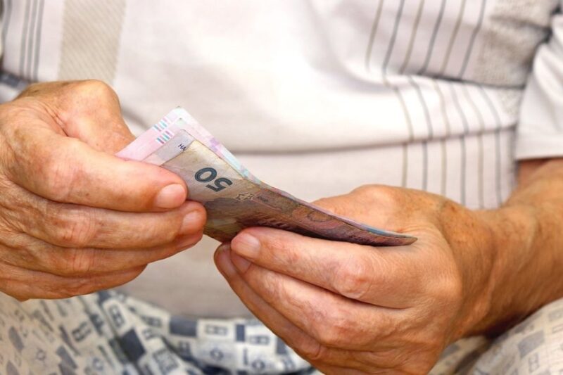 Отримувачів соцвиплат проінспектують: до кого прийдуть з перевірками