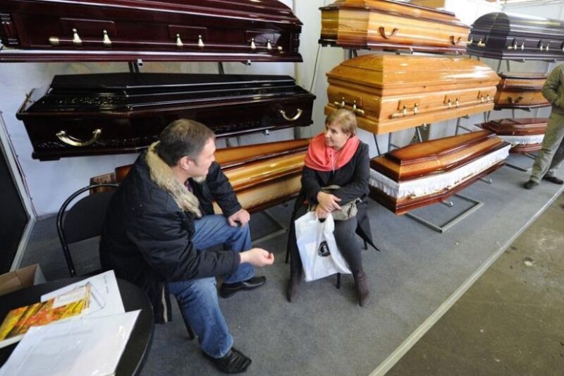 Похоронні бюро РФ збільшили дохід на тлі рекордних втрат росіян – соцмережі