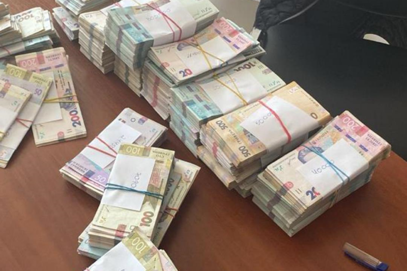 Посадовців Дніпра підозрюють у розкраданні коштів на відбудові