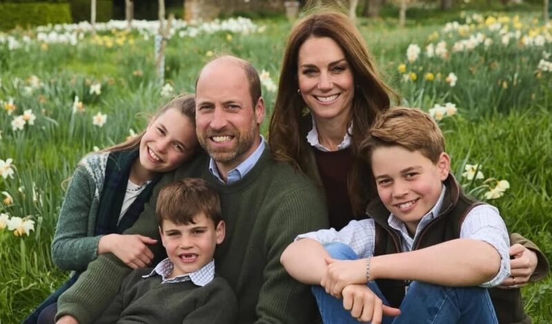 Принц Вільям і Кейт Міддлтон показали різдвяну світлину з дітьми