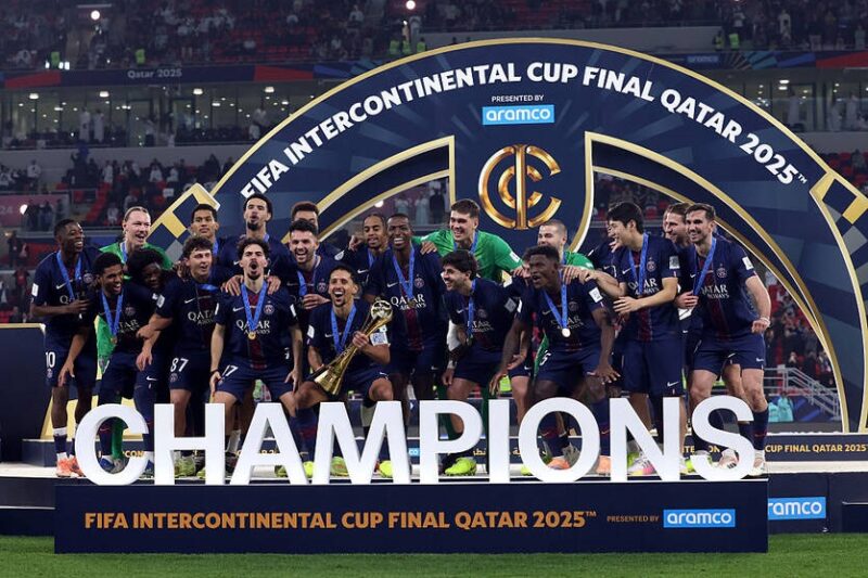 ПСЖ став третім серед команд, що завоювали шість трофеїв за рік