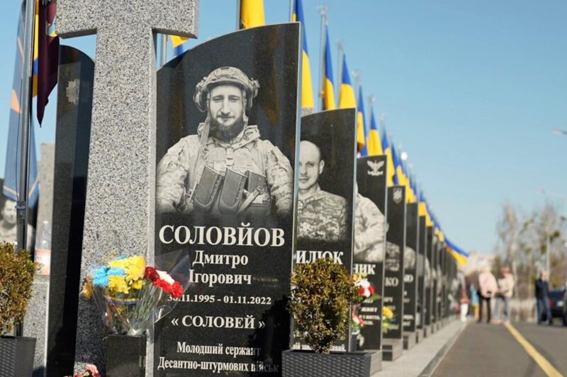 Росія завдала удару по цвинтарю та Алеї героїв у Черкасах