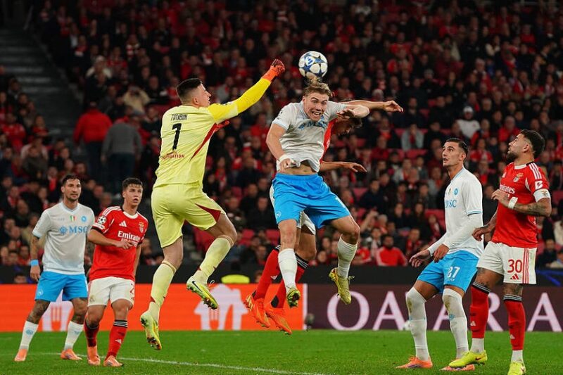 Стало відомо, як оцінили гру українців у зустрічі Бенфіка – Наполі