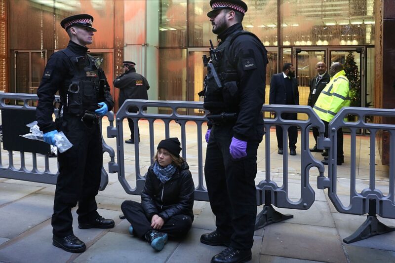 Новини світу - У Британії арештували екоактивістку Грету Тунберг