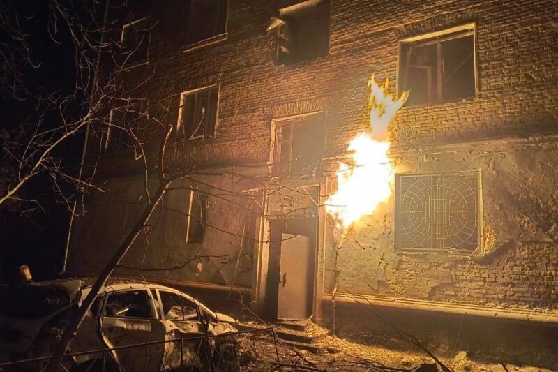 У Чернігові БПЛА вибухнув біля багатоповерхівки