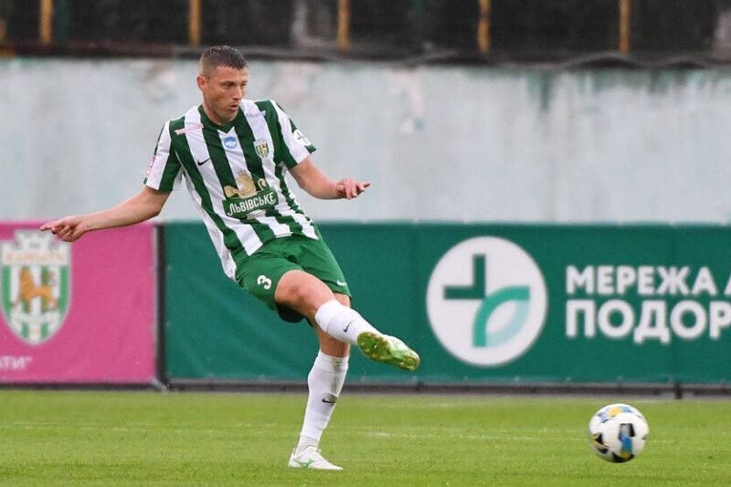 У Карпат вибув захисник, проте воротар уже відновився і готовий грати