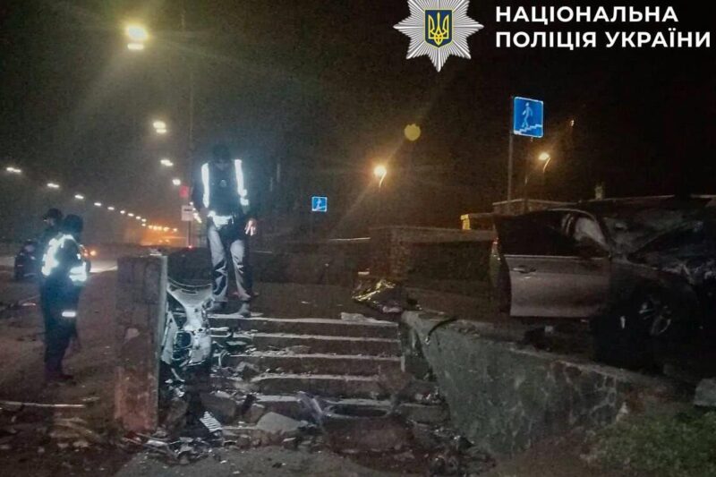 У Києві 18-річний водій загинув, влетівши у підземний перехід