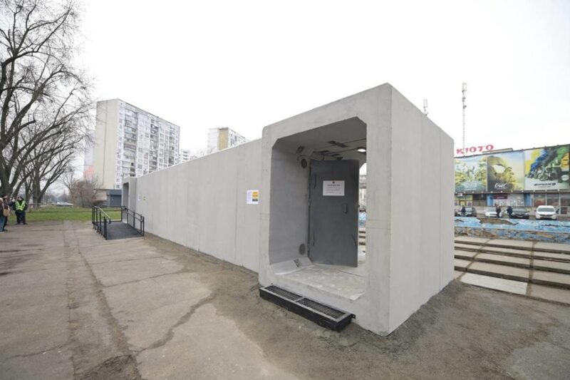 У Києві встановили перше мобільне укриття