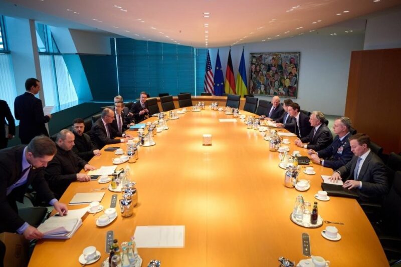 Україна і США відновили переговори в Берліні – ЗМІ