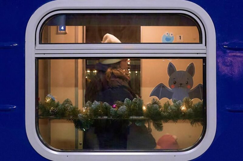 Укрзалізниця призначила 16 додаткових поїздів на свята