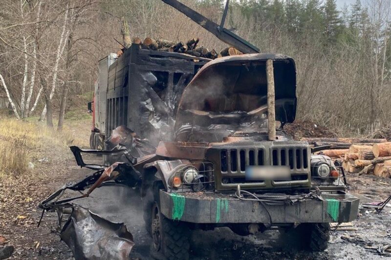 В Ізюмі дрон росіян вдарив по вантажівці: є жертви