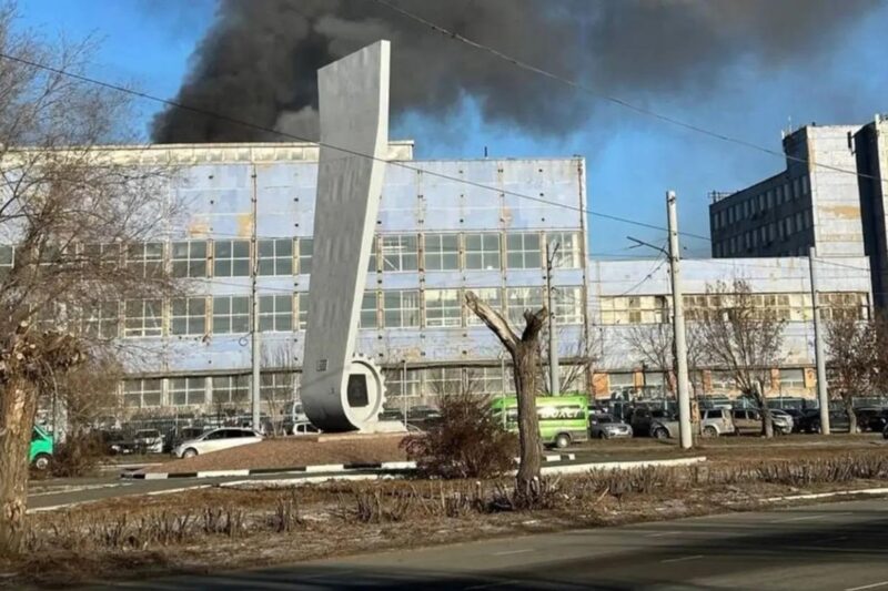 В російському Орську пожежа на оборонному заводі