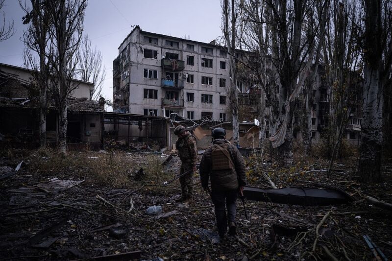 Відомо, скільки цивільних залишається у Костянтинівці