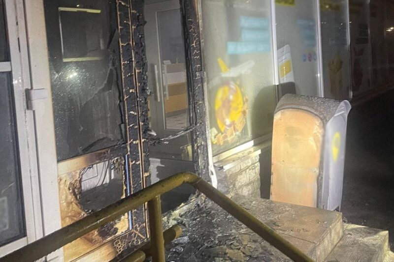“Вважав, що допоміг СБУ”: в Києві молодик підпалив відділення Укрпошти