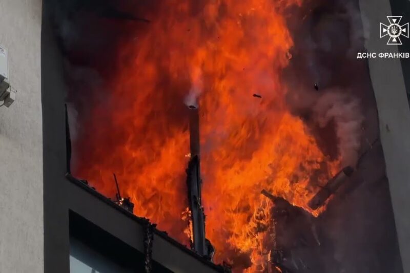 Івано-Франківська область: під час пожежі врятовано 5 осіб, з них 4 дітей, ще 10 — евакуйовано