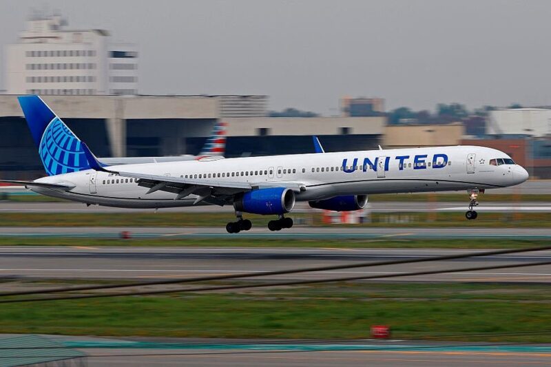 Авіакомпанії США попередили про можливу військову активність