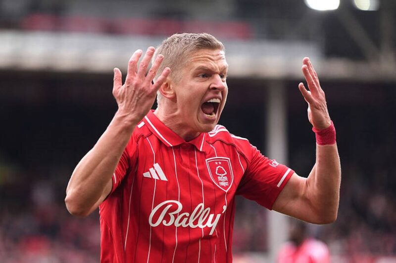 Аякс розглядає альтернативи через затягування трансферу Зінченка