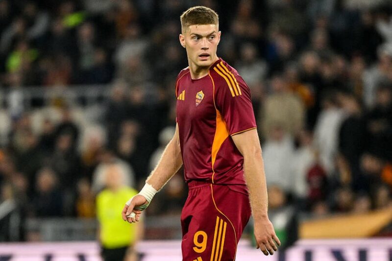 Довбик і Ноттінгем Форест вирішують питання про перехід гравця в Англію