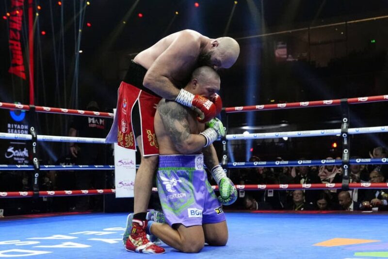 Ф&rsquo;юрі тепло привітав Усика з днем народження