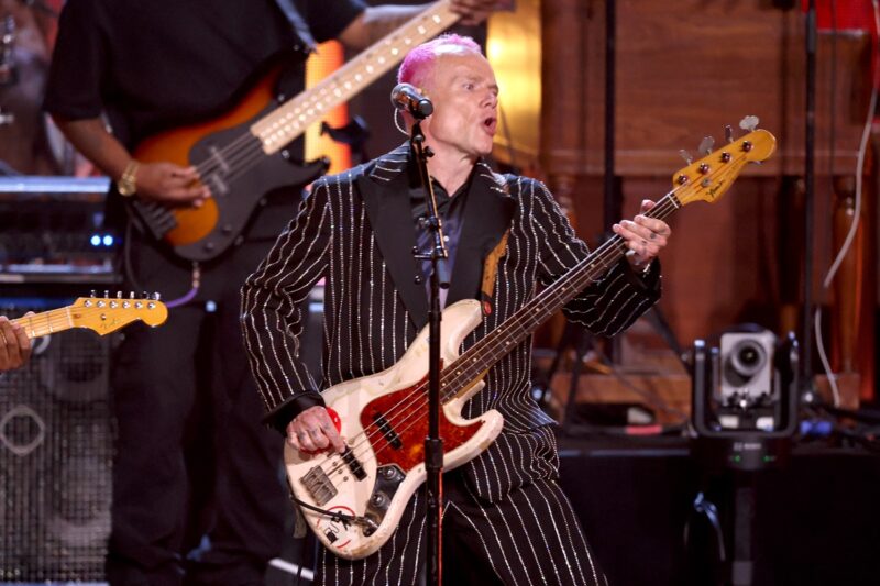 Flea з Red Hot Chili Peppers анонсував сольний альбом і світовий тур