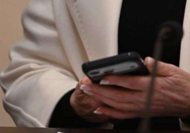 IPhone 13 і лише Signal Прокурор розкрив шпигунські методи зв’язку Тимошенко з нардепом Копитіним