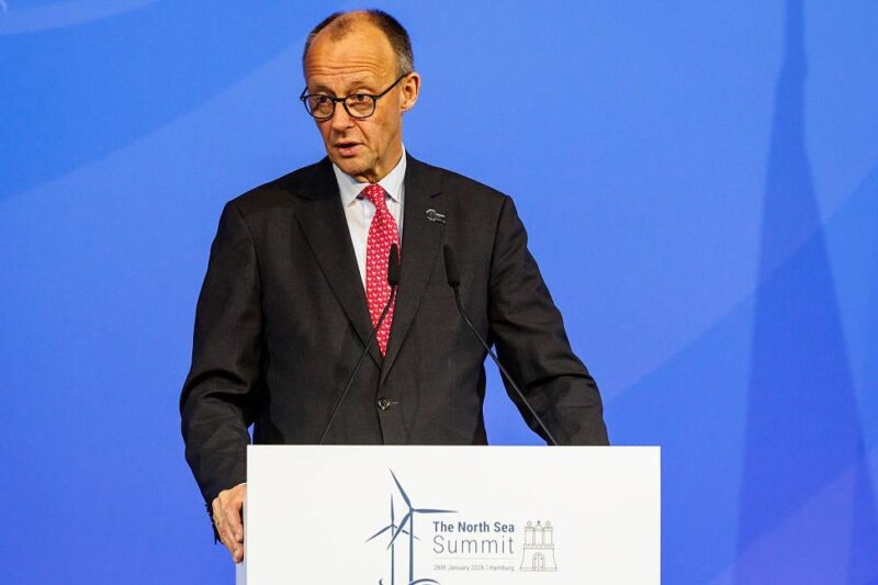 Мерц звинуватив США в зменшенні військової присутності в Гренландії