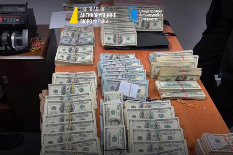 НАБУ вилучило $850 тисяч на митному пості Луцьк